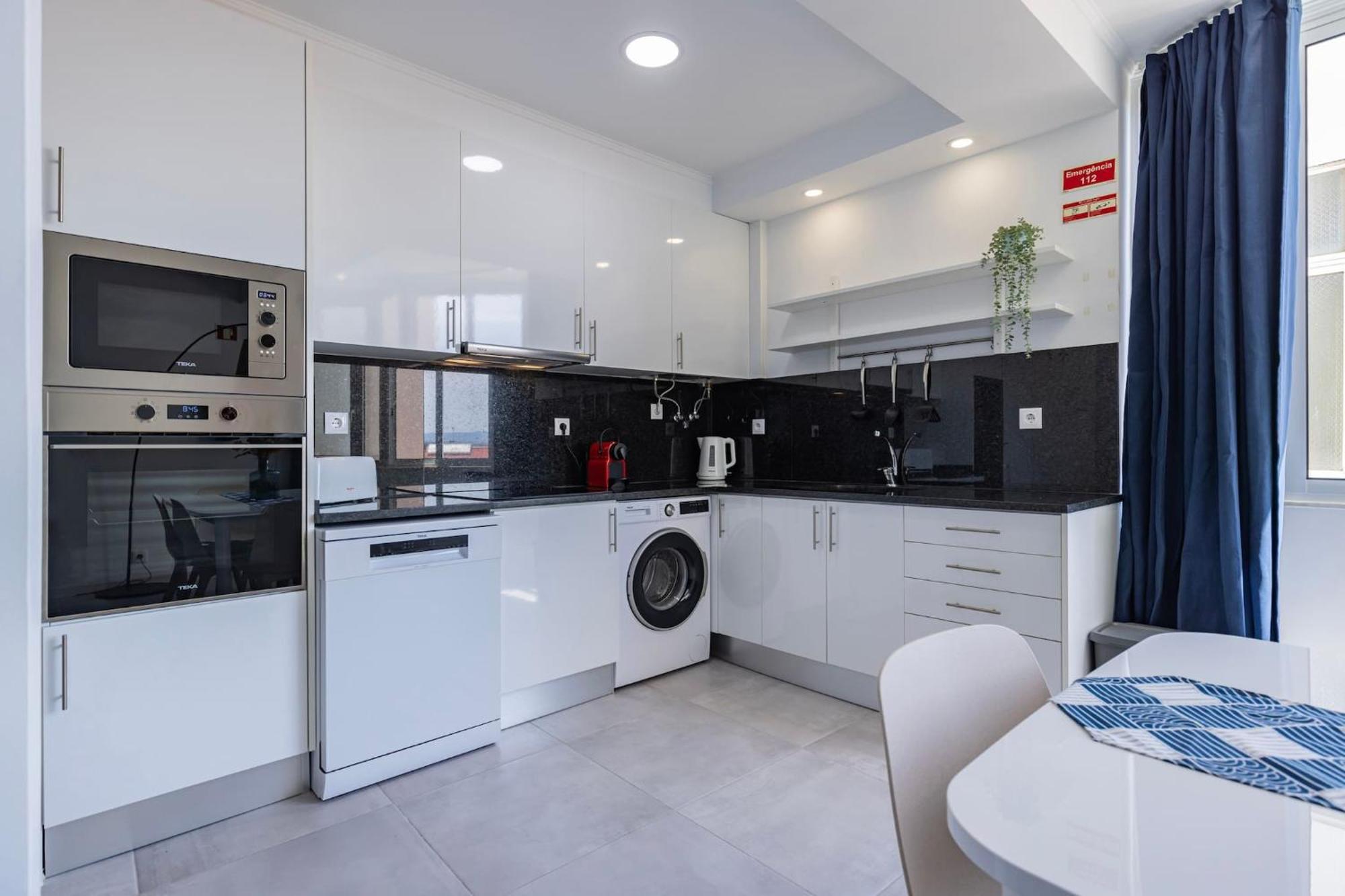 Urban Elegance Apartment Алмада Экстерьер фото